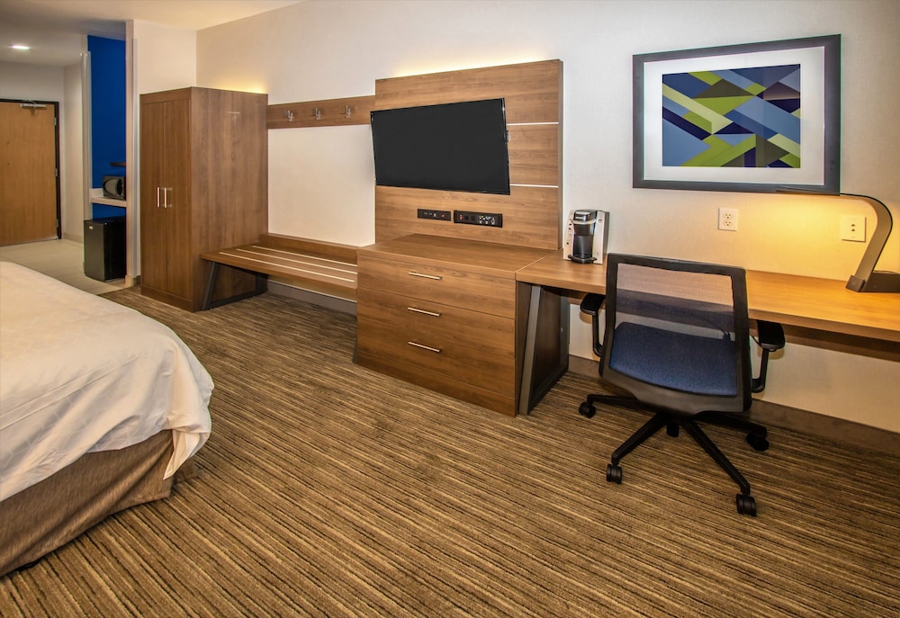 Standard Room, 1 King Bed (Walk In Shower) - Photo 12