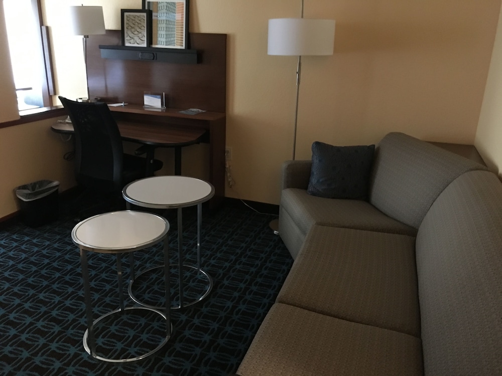 Suite, 1 Bedroom (Mobility/Hearing Accessible, Tub) - Photo 2