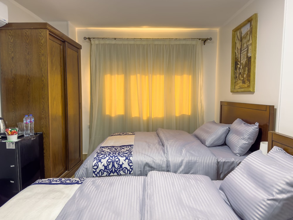Deluxe Triple Room, City View