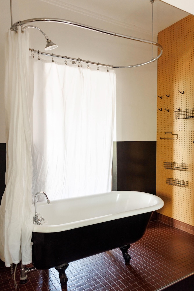 King Suite (Self Check-in) - Photo 11