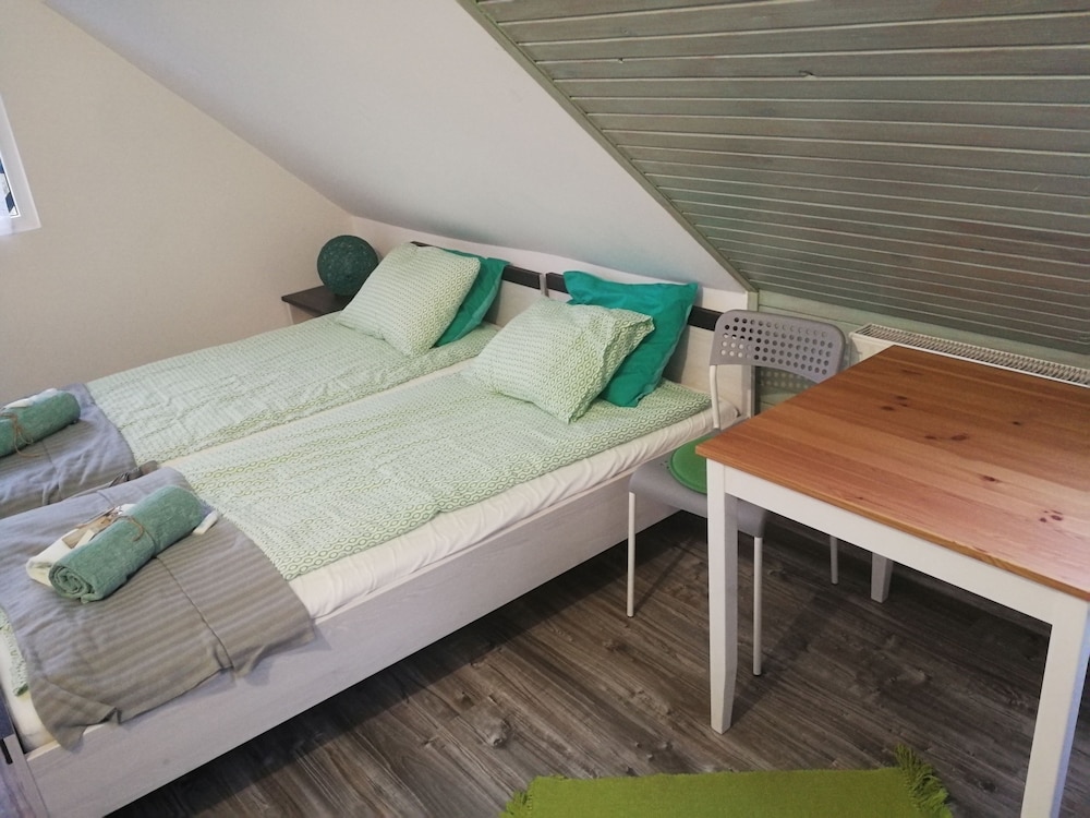 Double Room, 2 Twin Beds, Private Bathroom, Garden View (5) photo 3