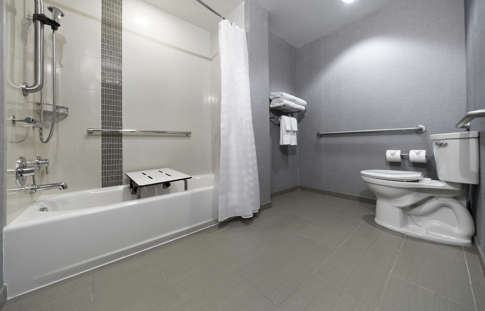 Room, 1 King Bed with Sofa bed, Accessible, Bathtub - Photo 3