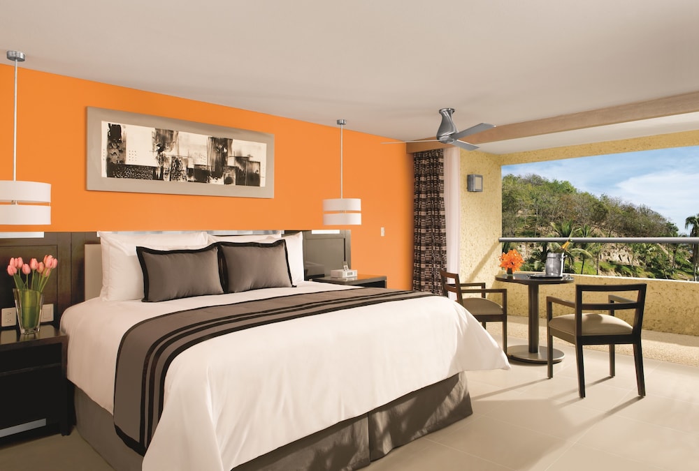 Deluxe Room, 1 King Bed, Oceanfront (Preferred Club) - Photo 1
