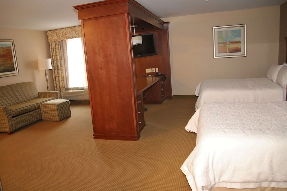 Suite, 2 Queen Beds, Accessible, Non Smoking photo 2