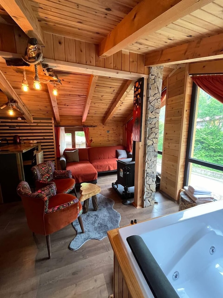 Honeymoon Penthouse, Fireplace, Mountain View