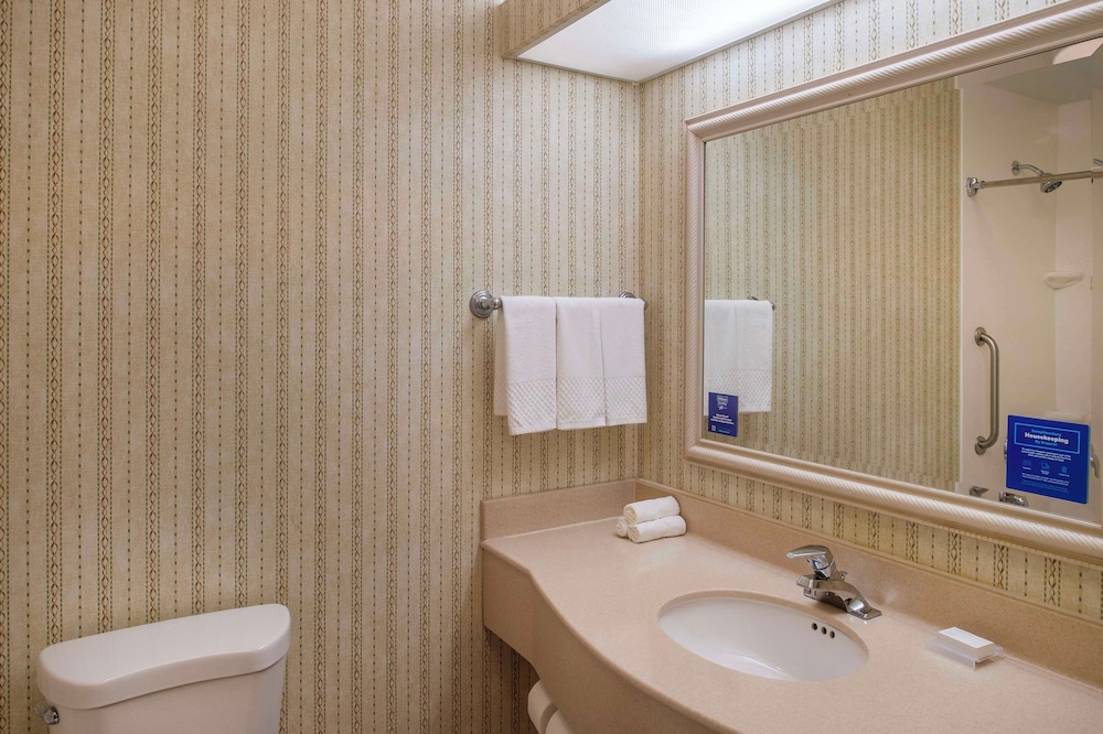 Premium Room, 2 Queen Beds (Drinks-Snacks) - Photo 4