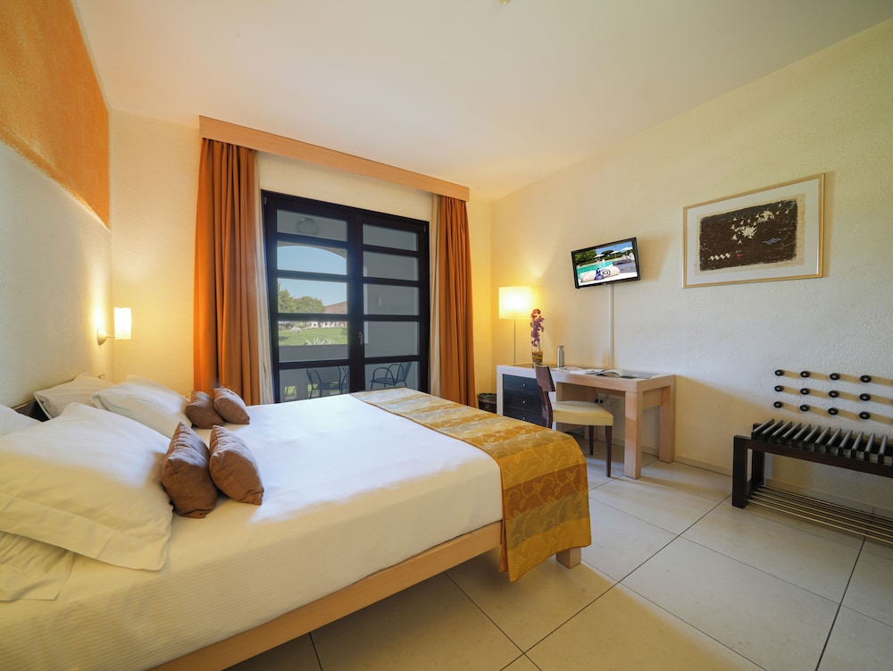 Comfort Room - Photo 1