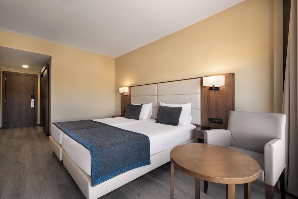 Deluxe Twin Room (Castle View | Spa | Parking)