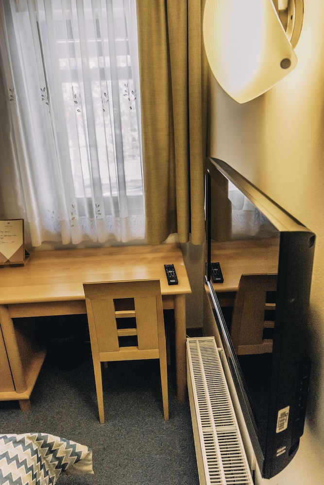 Small double room photo 3