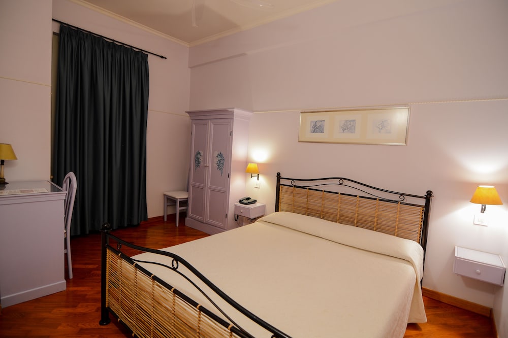 Economy Double Room photo 1