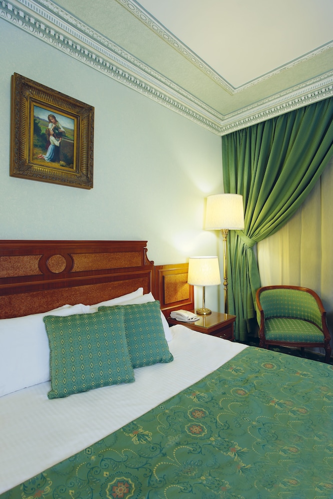 Family Suite, Multiple Beds - Photo 2