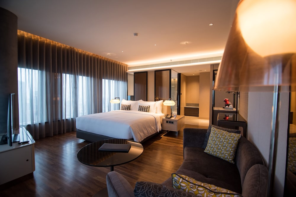 Premier Room, 1 King Bed (Twin Towers View)