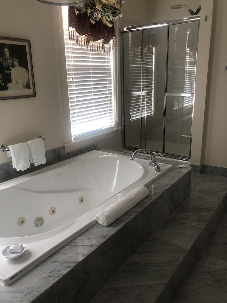Premium Suite, 1 King Bed with Sofa bed, Balcony photo 2
