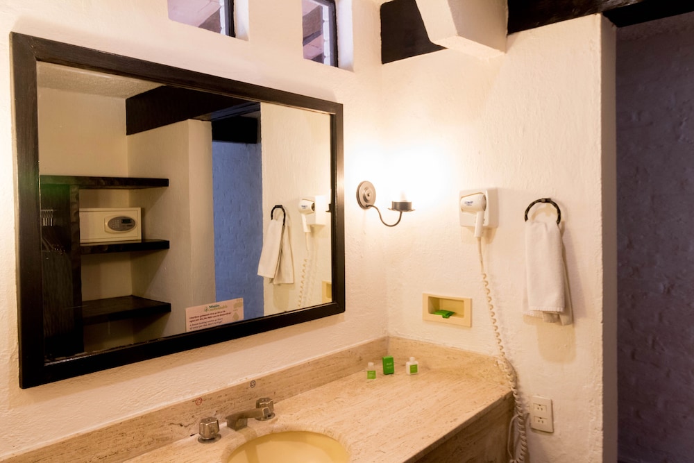 Standard Room, 2 Double Beds - Photo 2