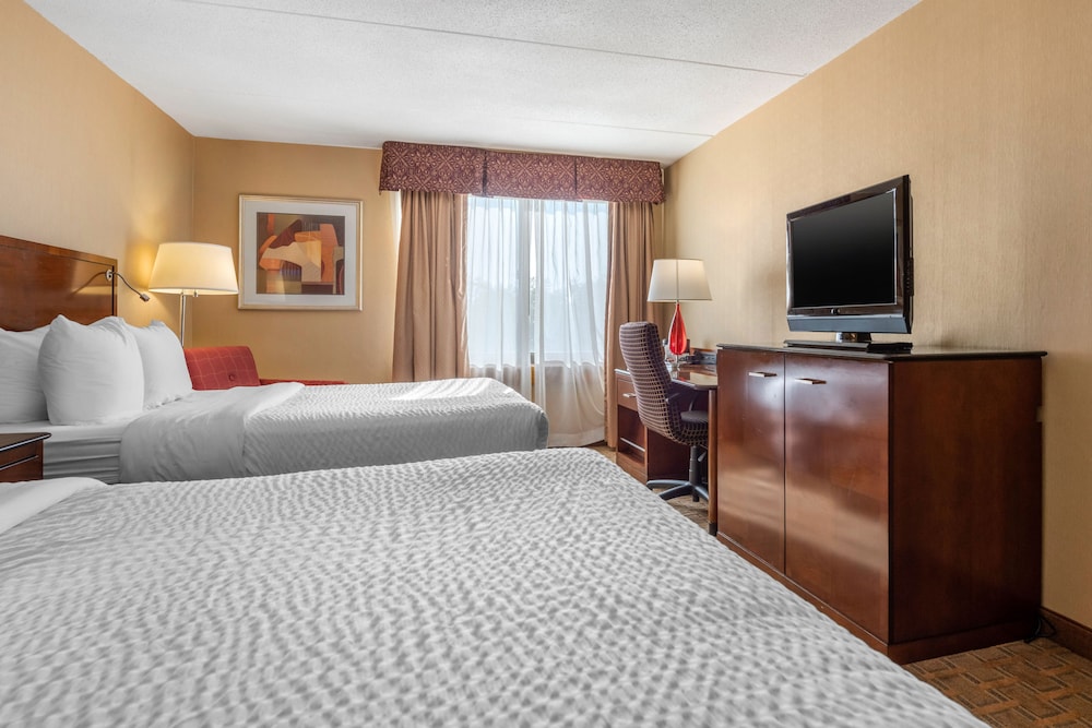 Standard Room, 2 Queen Beds, Non Smoking, Lake View photo 2