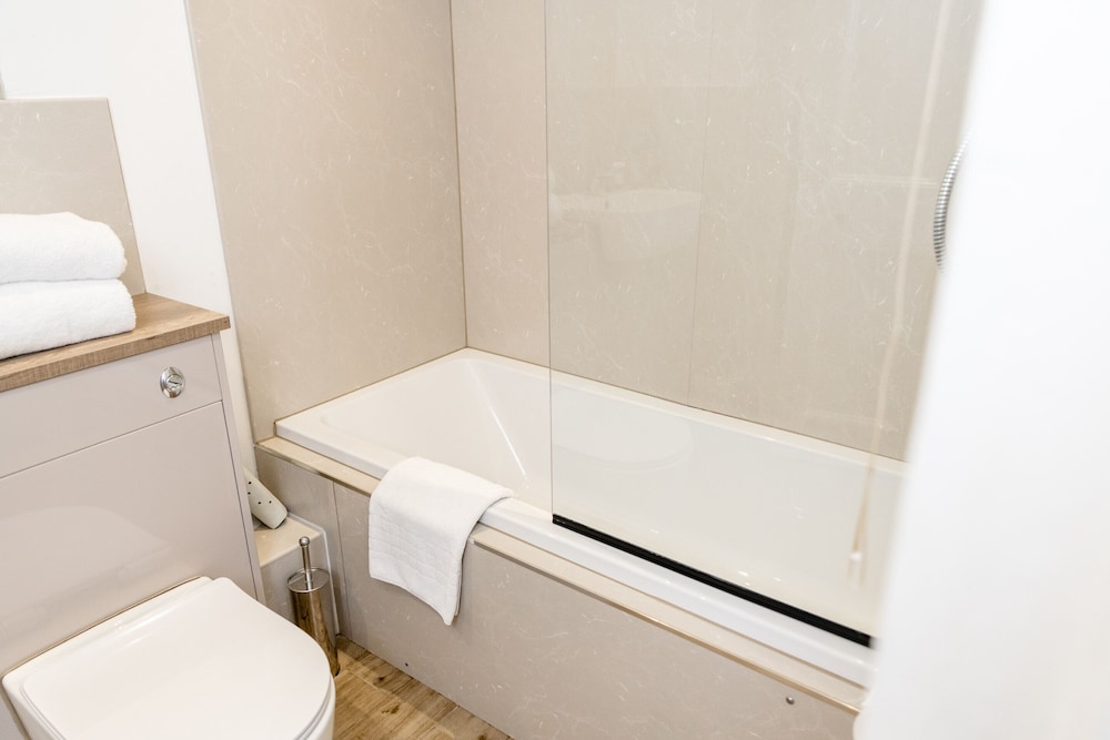 Double or Twin Room, Ensuite (Roomy) - Photo 7
