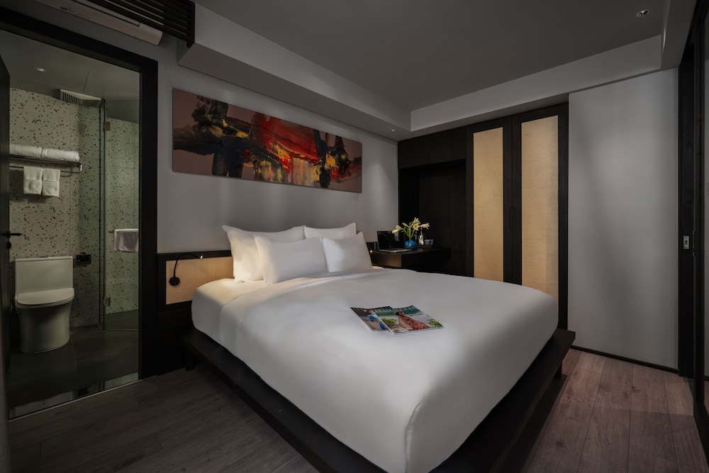 Standard Room, 1 King Bed, Non Smoking (Pet Friendly) - Photo 3