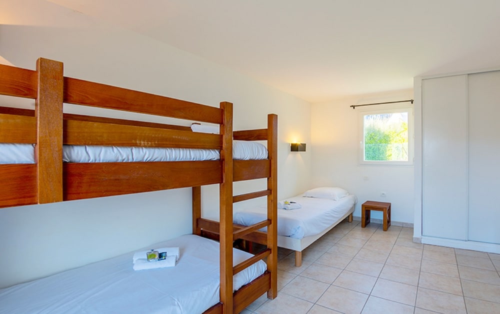 1-bedroom apartment with sleeping area, sleeps 6 photo 1