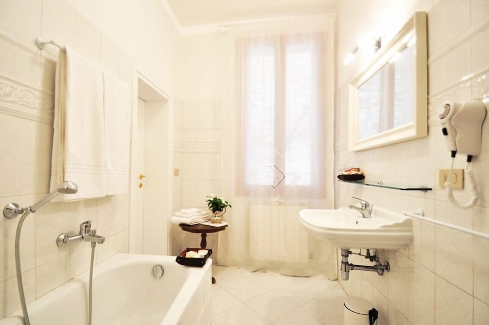 Superior Double Room (Private External Bathroom) photo 3