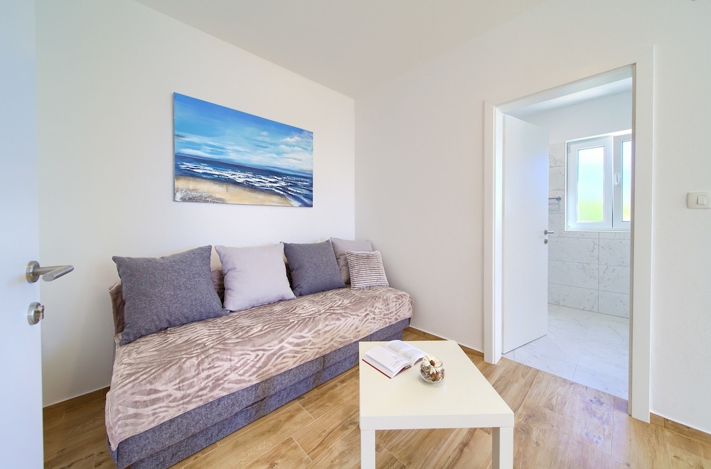 Villa photo 2