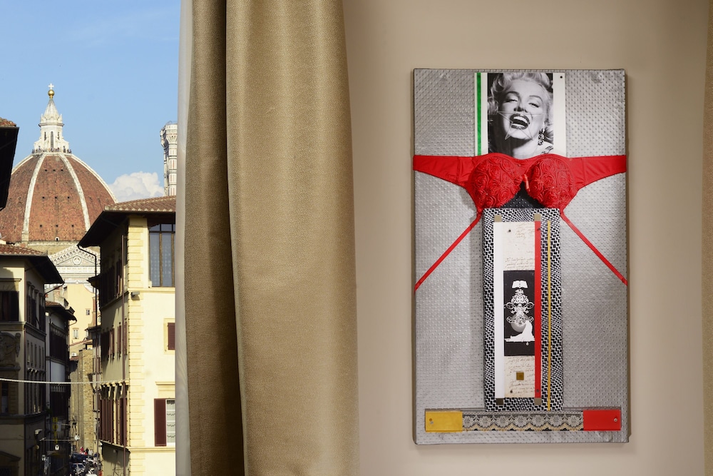 Junior Suite, City View thumbnail 5