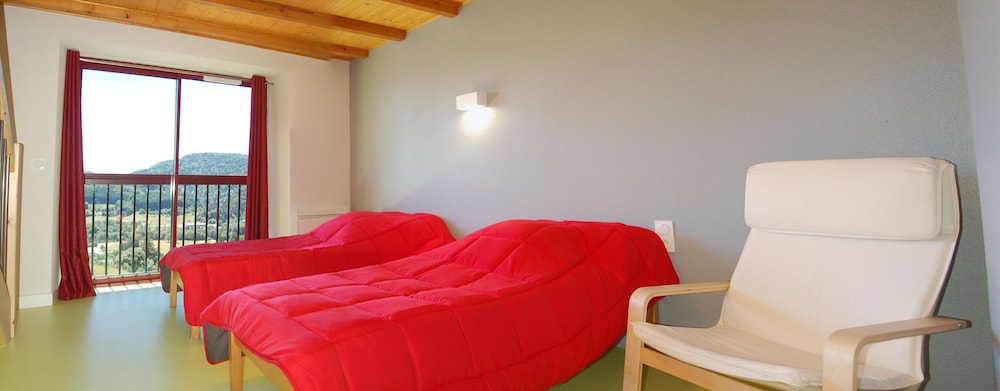 Basic Room, Multiple Beds, Mountain View