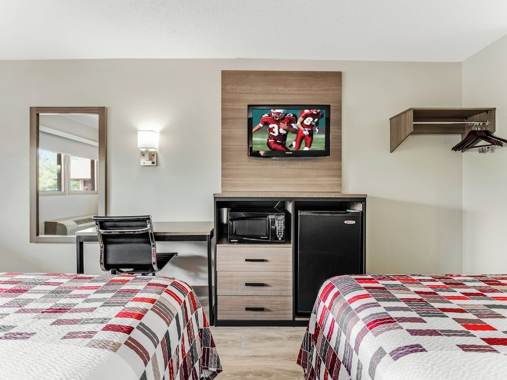 Deluxe Room, 2 Queen Beds, Non Smoking - Photo 4