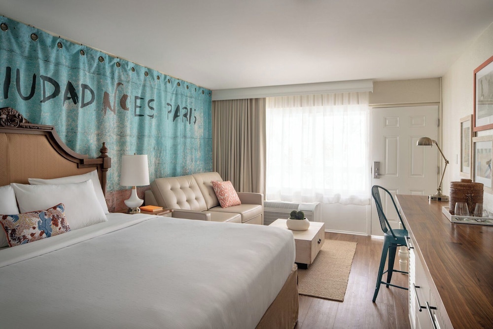 Room, 1 King Bed With Sofa Bed (havana)