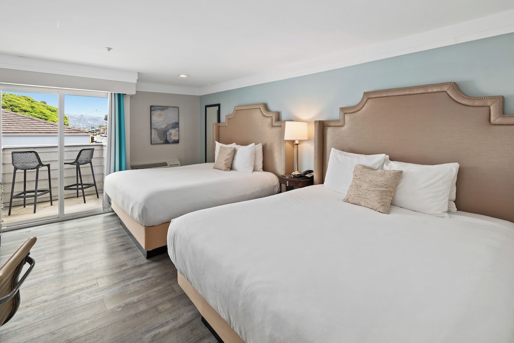 Room, Multiple Beds, Balcony photo 1