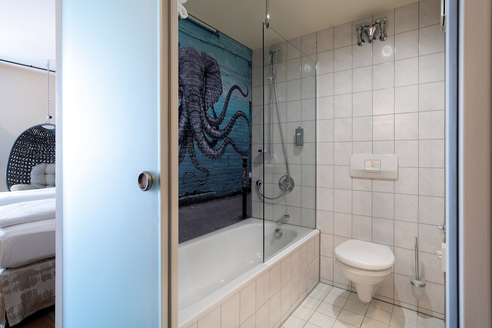 Standard Double Room - Photo 10