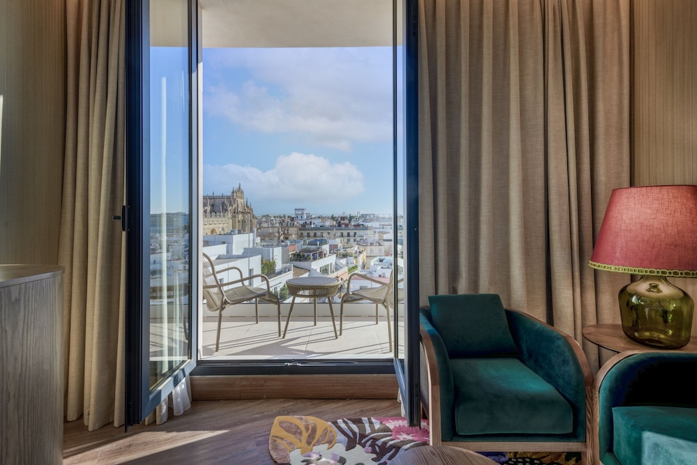 Suite, 1 King Bed, City View (Terrace)