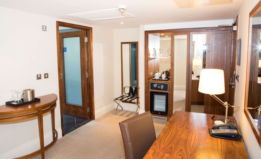 Suite, 1 King Bed, Non Smoking, Bathtub (Walk-in Shower;with Sofabed) photo 3