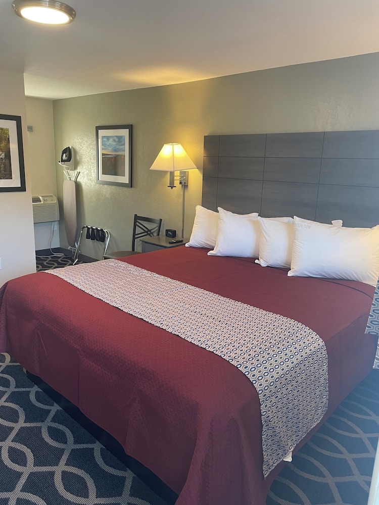 Standard Room, 1 King Bed - Photo 1