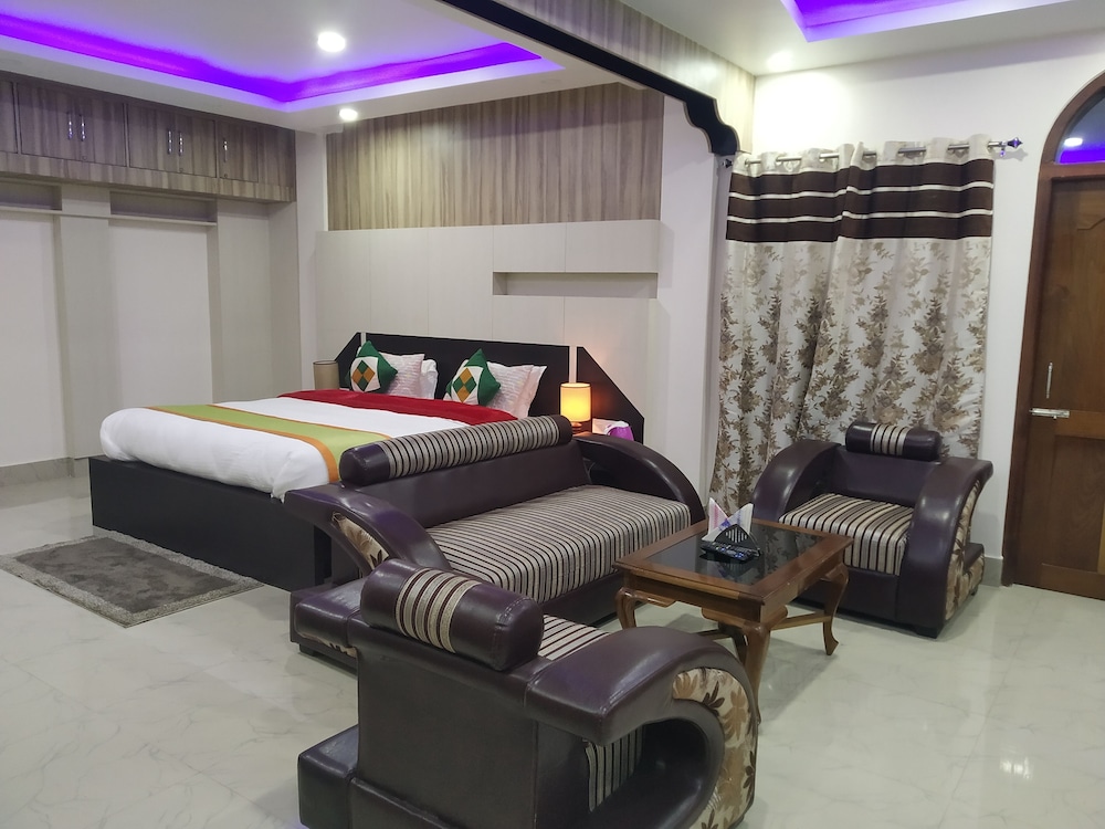 Executive Suite - Photo 1