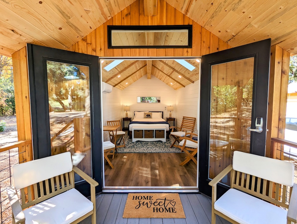 Deluxe Cabin, 1 Queen Bed, Patio, Garden View