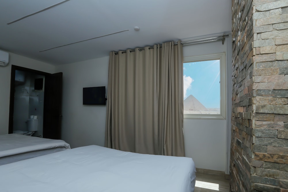 Superior Quadruple Room -Pyramids View photo 1