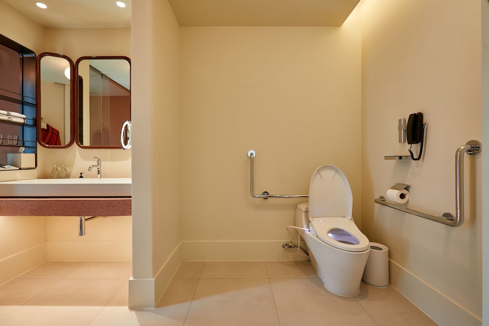 Premium Room, 1 King Bed (ADA)