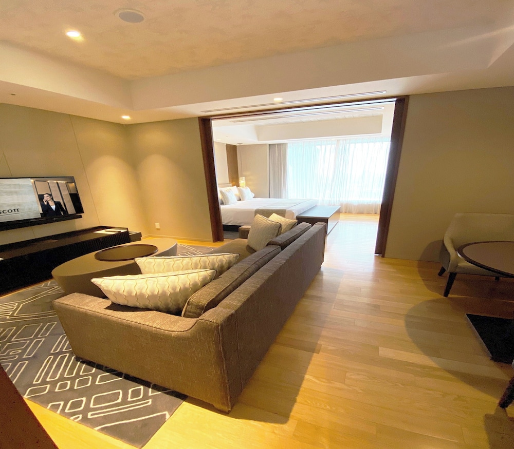 One-Bedroom Deluxe - Photo 3