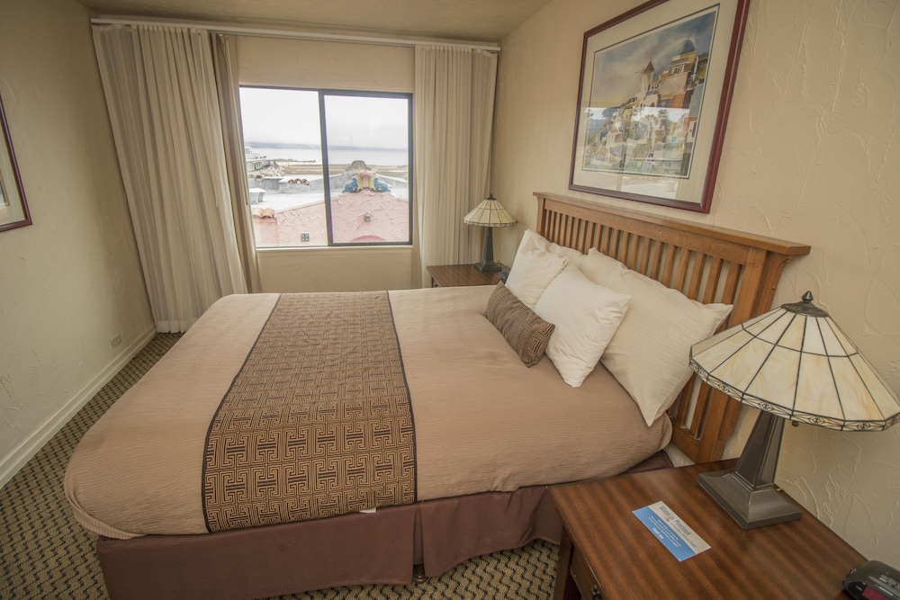 View Queen, Kitchen, No Balcony (Stairs) #125