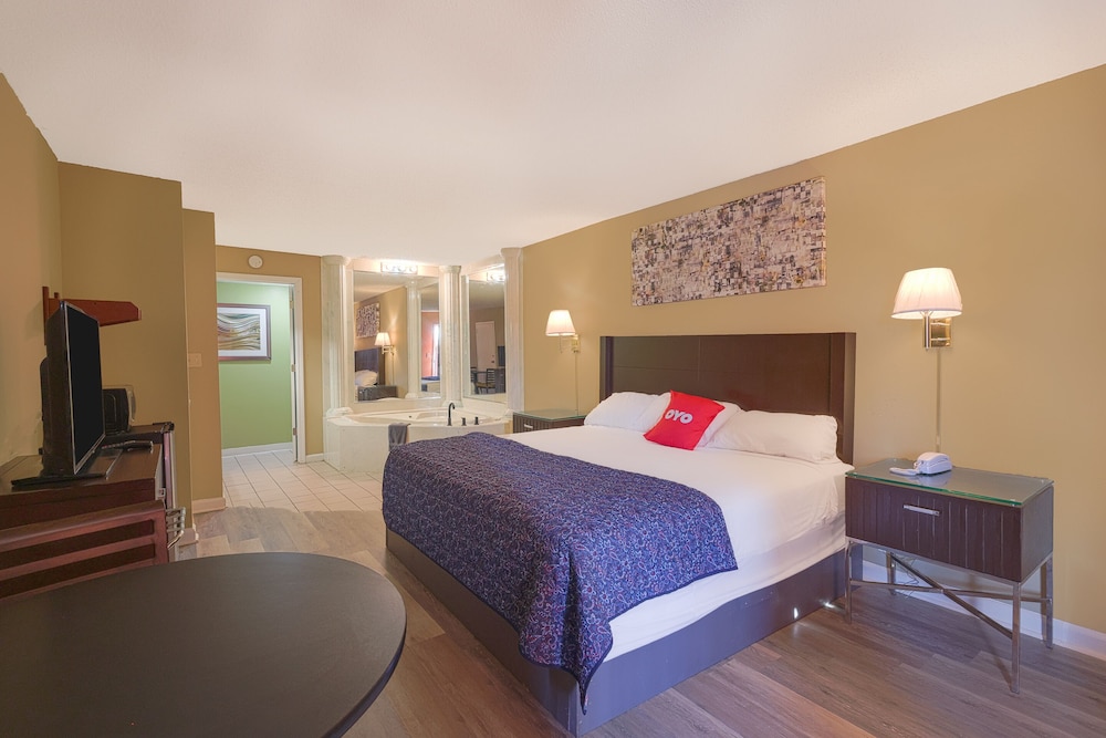Room, 1 King Bed, Jetted Tub photo 1