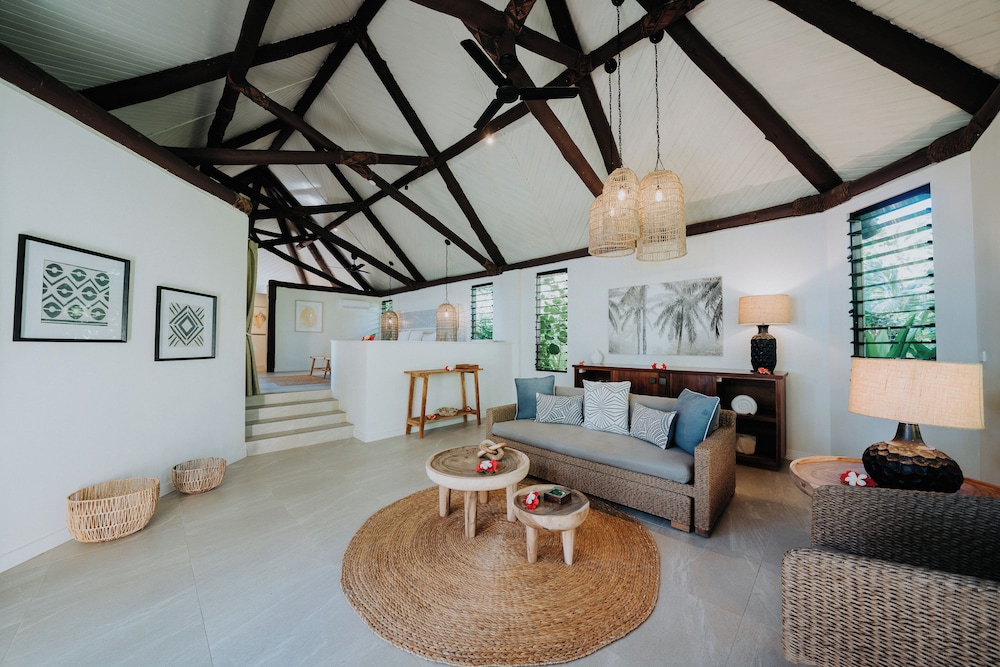 Deluxe Beachfront Bure - Adults Only