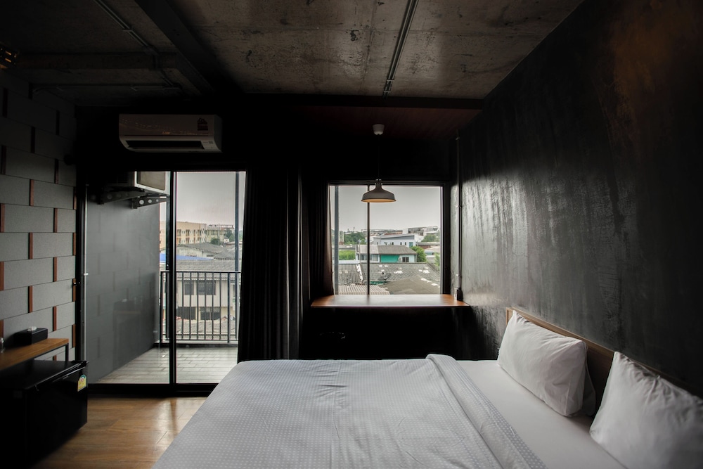 Loft King Bed - Photo 3
