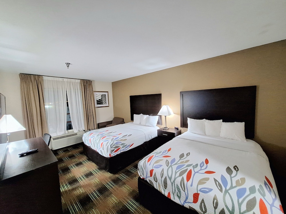 Room, 2 Queen Beds - Photo 2