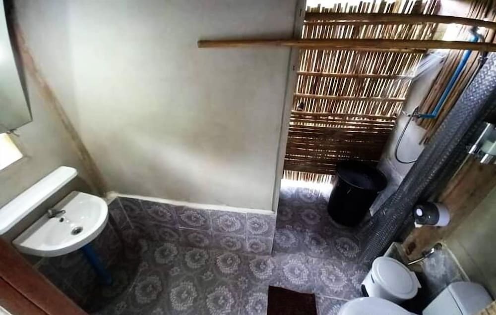 Basic Quadruple Room photo 3