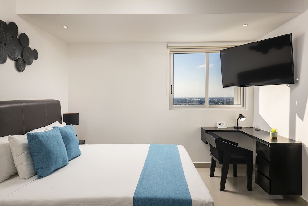 Economy Room, 1 King Bed, Non Smoking photo 1
