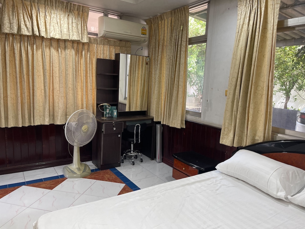 Three-Bedroom House photo 1
