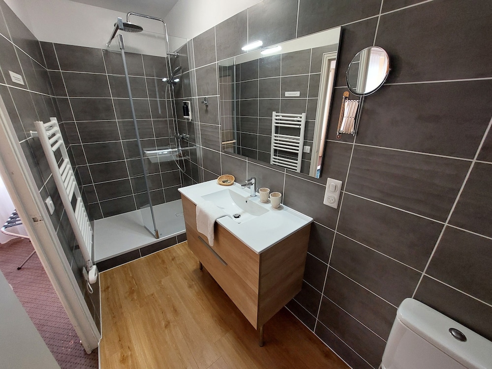 Standard Twin Room - Photo 3