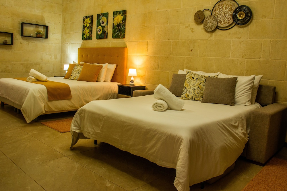 Family Room, 1 Queen Bed with Sofa bed, Sea View, Poolside photo 1