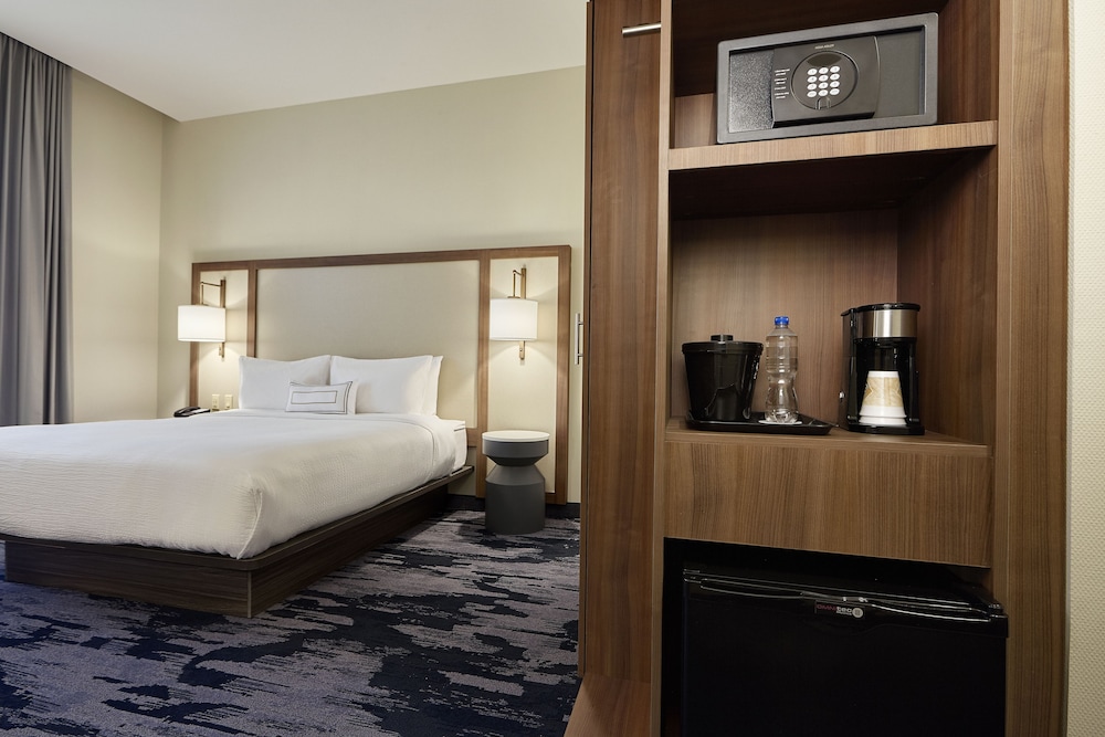 Room, 1 King Bed, City View photo 3