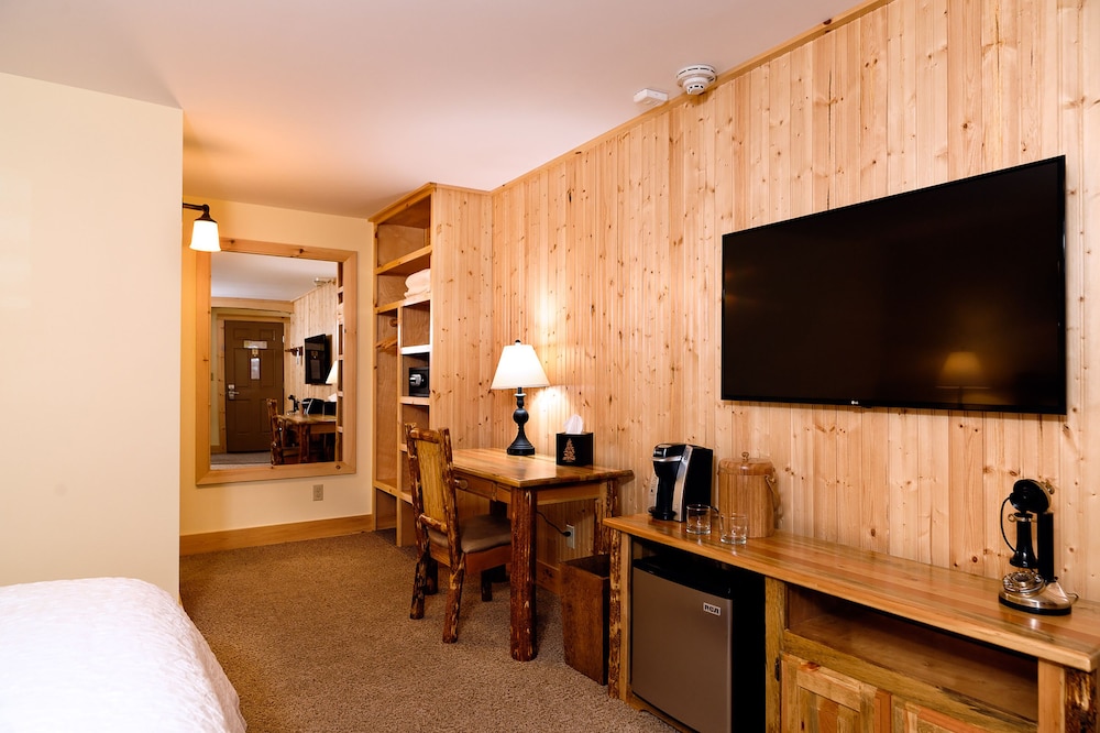 Premium Room, 1 King Bed, Patio, Resort View photo 2